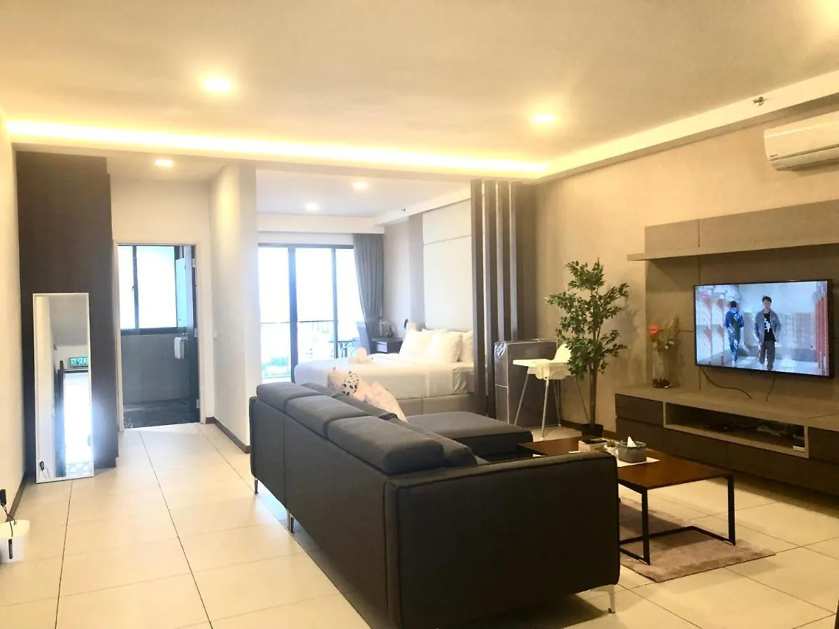 Apartment The Landmark Seaview Netflix By Blue Sky Holidays George Town