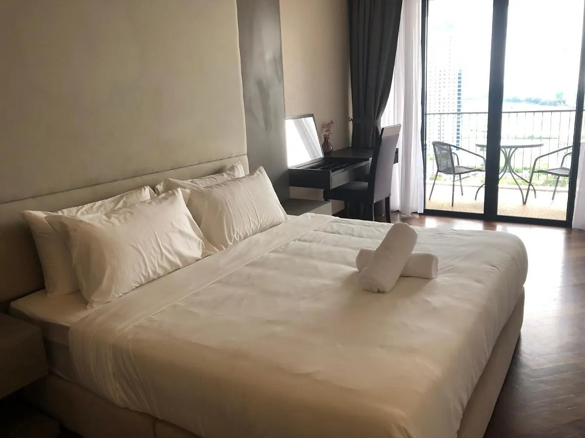 Apartment The Landmark Seaview Netflix By Blue Sky Holidays George Town